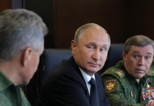  بوتين يبحث مع شويغو وغيراسيموف الوضع في سوريا