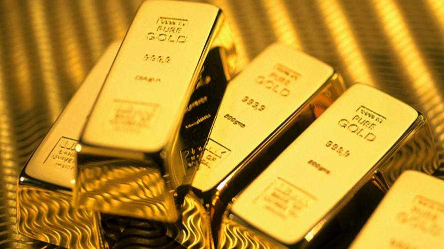 الذهب ينخفض عالمياً مع ارتفاع الدولار