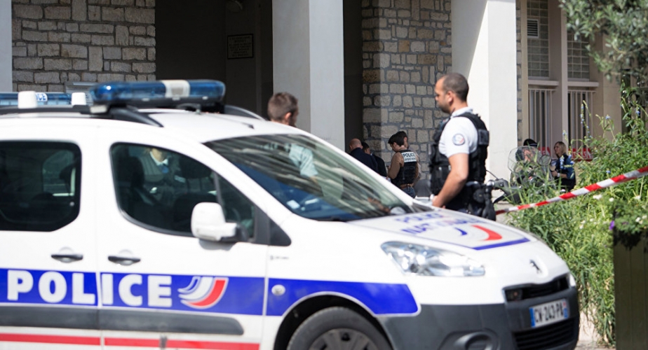 إخلاء جزيرة فرنسية بعد تهديد للشرطة