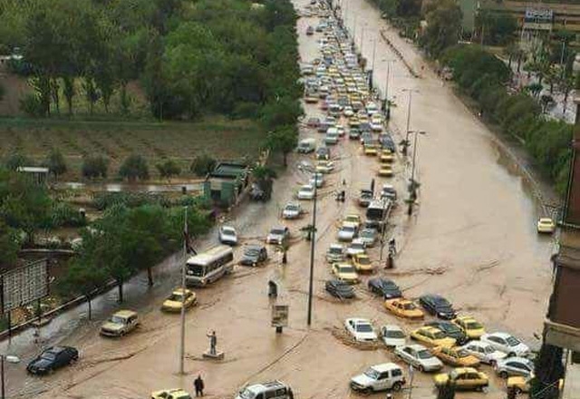 بالفيديو.. سيول في شوارع دمشق نتيجة العاصفة المطرية