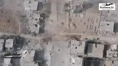 بالفيديو.. طائرة روسية تستهدف مسلحي داعش أثناء هروبهم من الحجر الأسود بإتجاه مخيم اليرموك