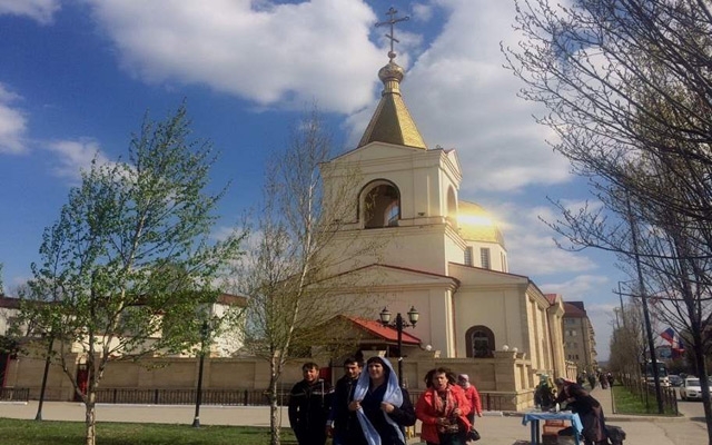 مقتل شرطيين ومصلي بهجوم مسلح على كنيسة في غروزني الروسية