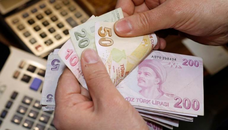 الليرة التركية تنخفض لمستوى قياسي أمام الدولار