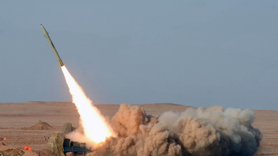 الجيش اليمني يستهدف مطار جيزان السعودي بصاروخ باليستي