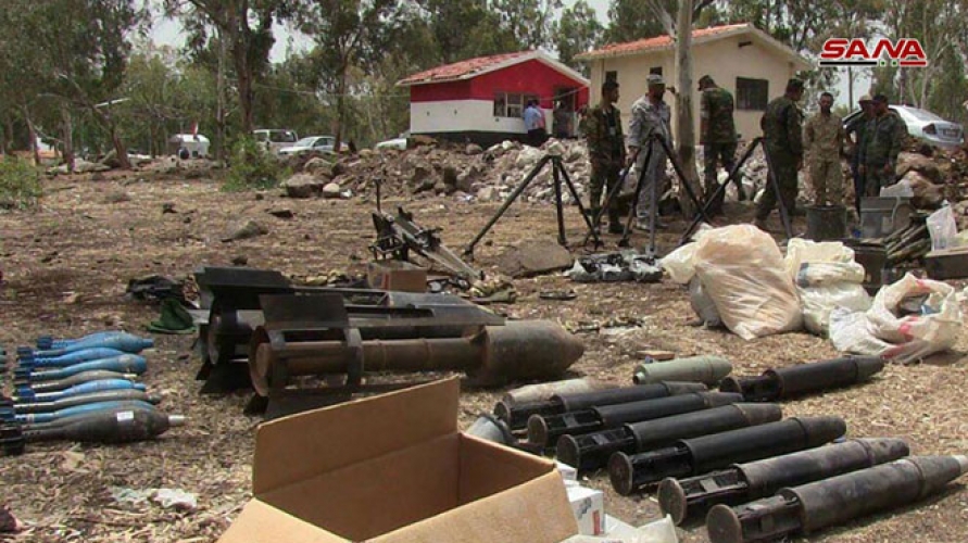أسلحة وألغام ومدفع وراجمة صواريخ من مخلفات الإرهابيين في ريف حمص الشمالي
