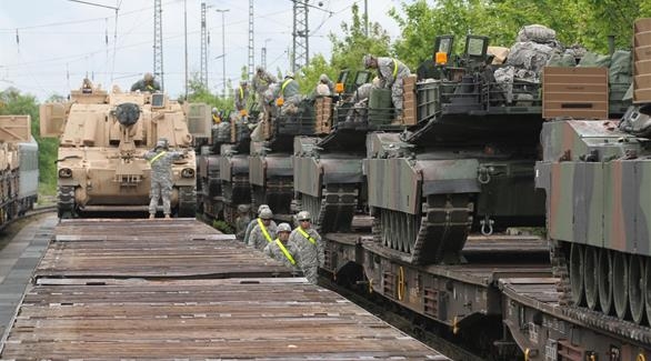 امريكا تبدأ بنقل معداتها العسكرية إلى أوروبا الشرقية!