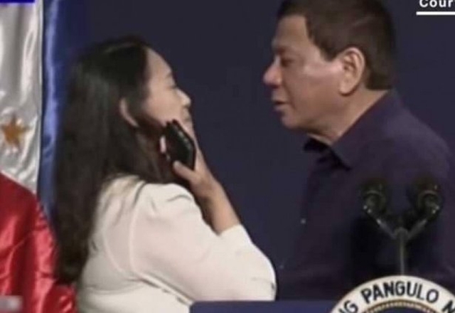 جديل كبير بعد تقبيل الرئيس الفلبيني لفتاة من الجالية في سيول