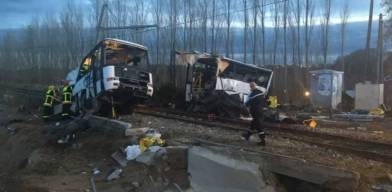 تصادم قطار مع حافلة في روسيا يودي بحياة 3 أشخاص وإصابة 9 آخرين