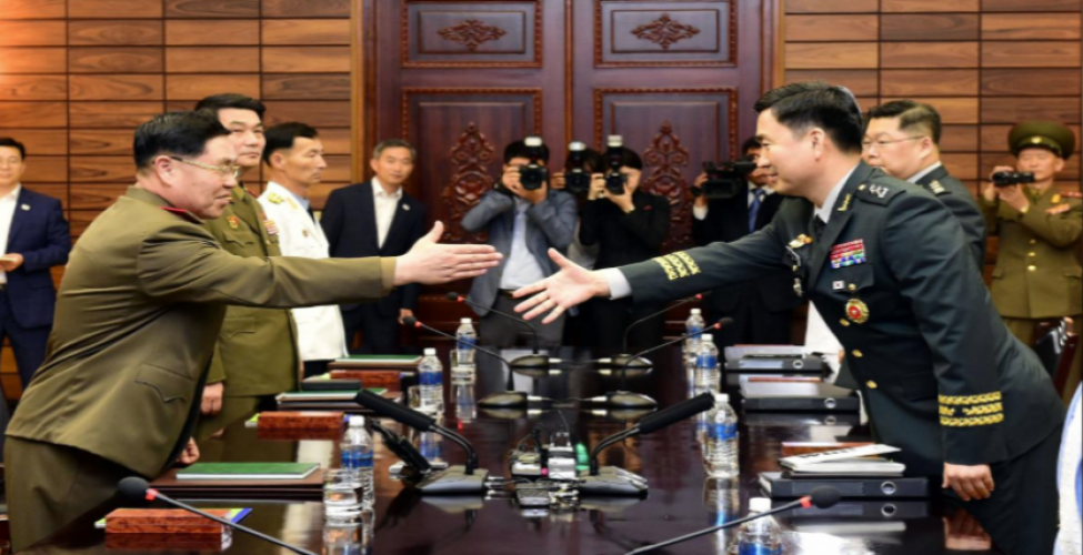 محادثات عسكرية بين الكوريتين بعد إعلان أمريكا خطة وقف المناورات!