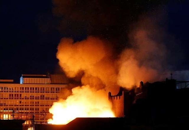 حريق هائل في أشهر مدارس فنون العالم في إسكتلندا