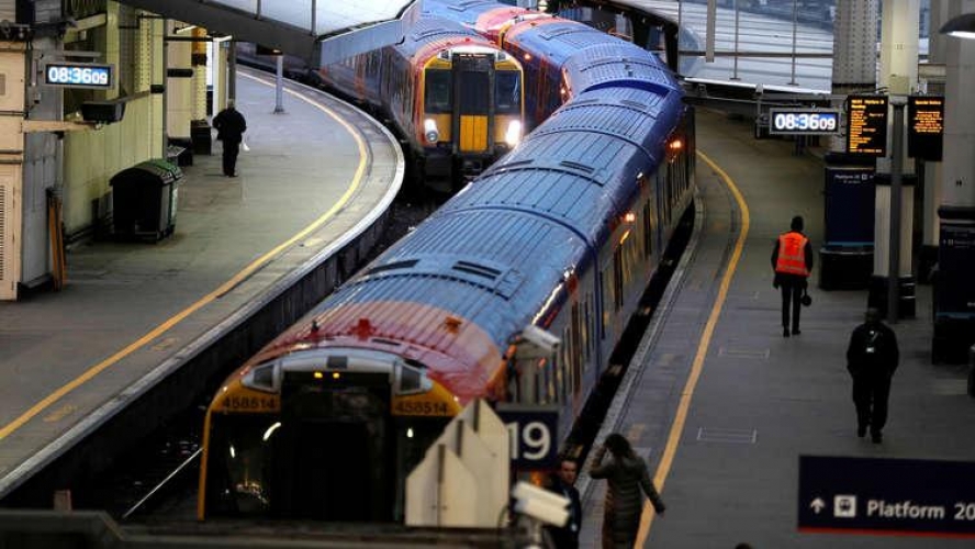 مقتل 3 أشخاص بحادث دهس قطار جنوب لندن