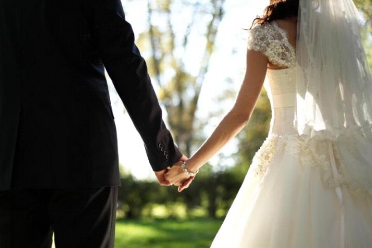 دراسة تكشف أن الزواج مرتبط بالحد من مخاطر نوبات القلب والسكتات المميتة