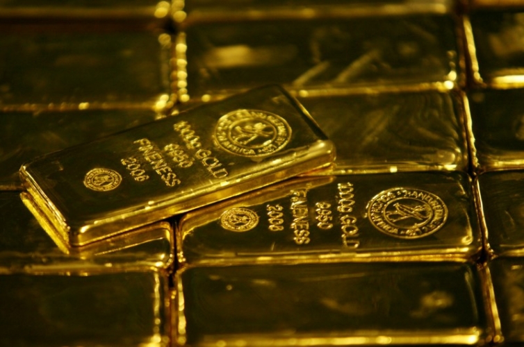 انخفاض الذهب مع ارتفاع الدولار والتوترات التجارية تحد من الانخفاض
