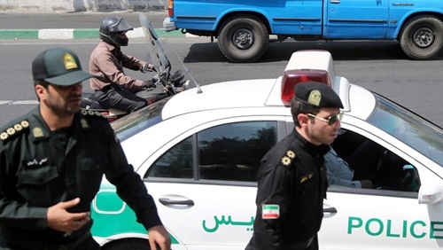 مقتل شرطي خلال اشتباكات بين قوات الأمن ومسلحین شرقي إيران