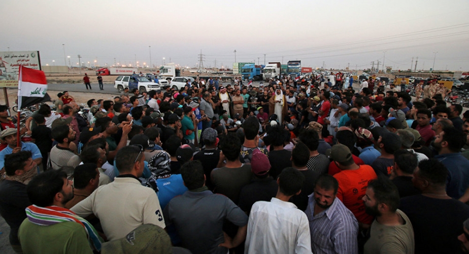 احتجاجات عند المدخل الرئيسي لحقل الزبير النفطي جنوبي العراق