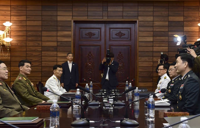 الكوريتان تتفقان على عقد محادثات عسكرية