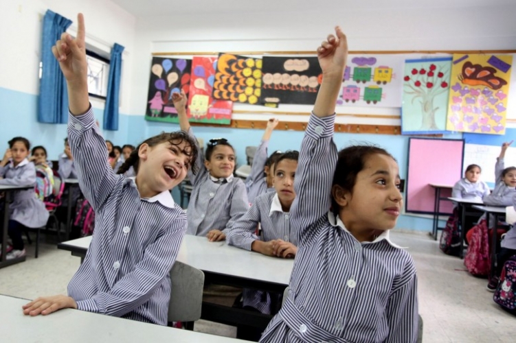 المدارس المصرية تستعد لقرار حظر استخدام المحمول للمعلمين و الطلاب 