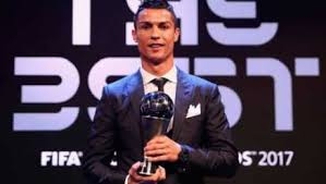 رونالدو يفجر مفاجأة حول هوية الفائز بلقب أفضل لاعب في العالم
