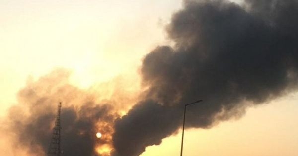 حريق ضخم في أحد المصانع البتروكيميائية غرب السعودية