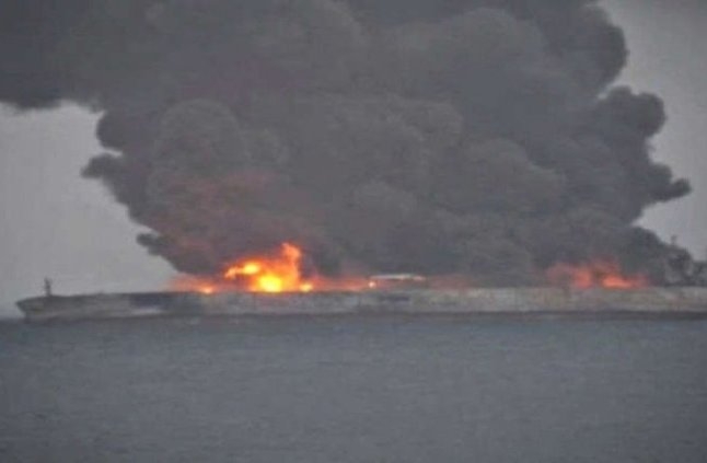 تسرب وقود نتيجة تصادم سفينتين في البحر المتوسط! 
