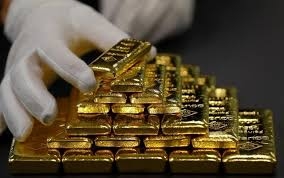 استقرار اسعار الذهب قرب أعلى مستوى وسط عزوف عن المخاطرة