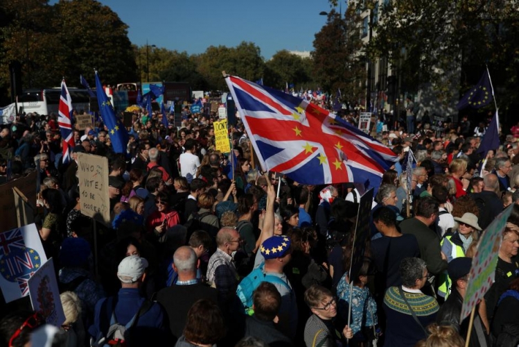 مئات آلاف البريطانيين يتظاهرون ضد قرار الخروج من الاتحاد الاوروبي