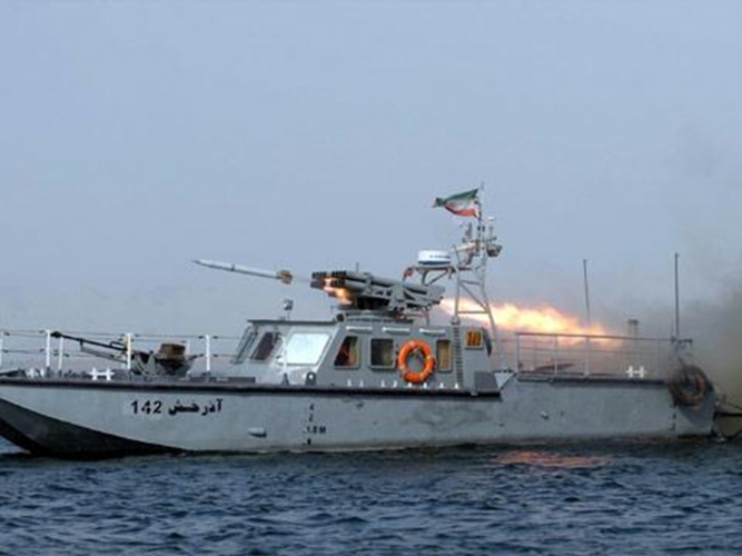 زوارق إيرانية تستفز قائد القوات المركزية الامريكية