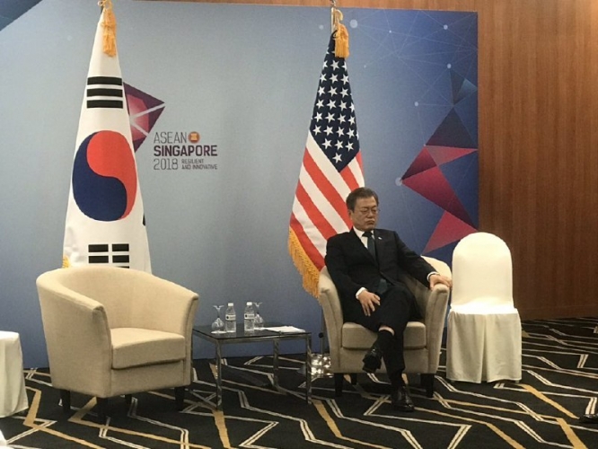 رئيس كوريا الجنوبية يغفو خلال إنتظاره مسؤول أمريكي