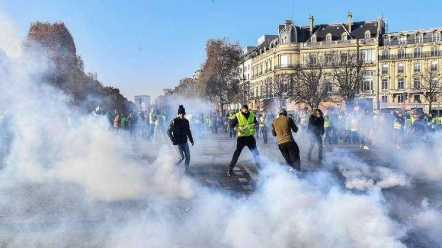 اكثر من 400 جريح في احتجاجات ارتفاع أسعار الوقود بفرنسا