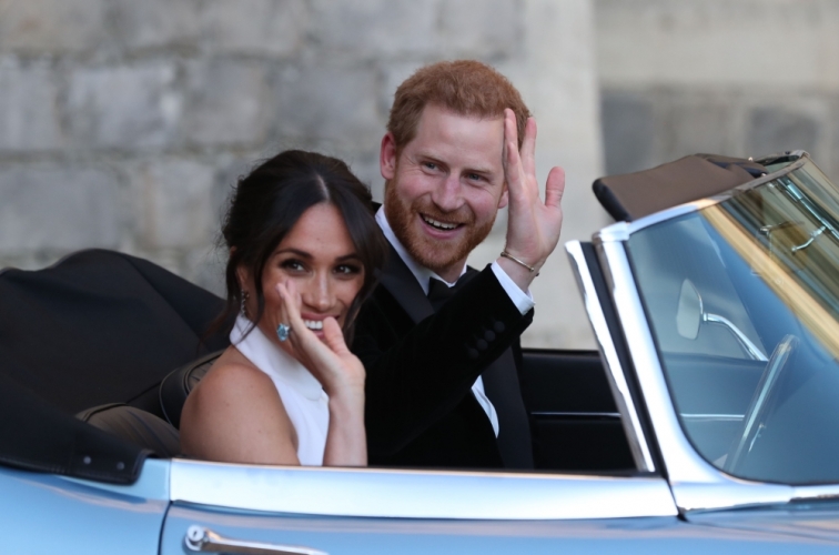 الأمير هاري وزوجته يفكران بمغادرة القصر الملكي نهائياً 