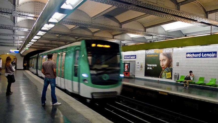 معزة تستقل مترو أنفاق باريس بصحبة سارقها