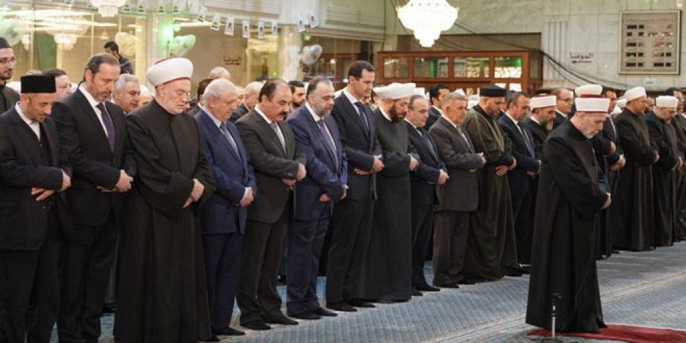 الرئيس الأسد يشارك في الاحتفال الديني بذكرى المولد النبوي الشريف في جامع سعد بن معاذ