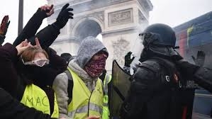الداخلية الفرنسية: عدد الموقوفين خلال احتجاجات أمس بلغ 1723 شخصا