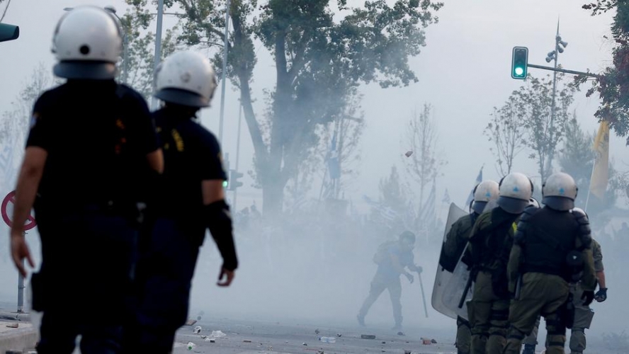 إصابة شرطي في انفجار عبوة ناسفة وسط أثينا