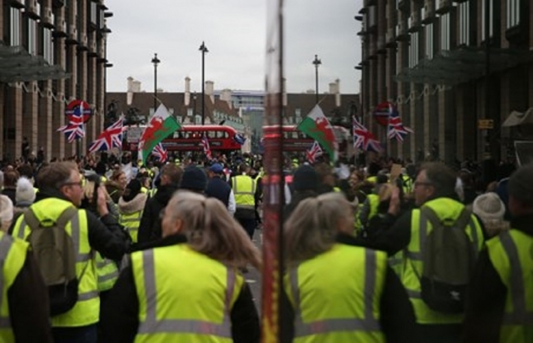  لندن .. مظاهرتان يمينية ويسارية لمحتجي 