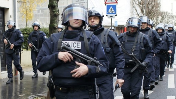  حملة إعتقالات تقوم بها الشرطة الفرنسية بحق ثوار باريس