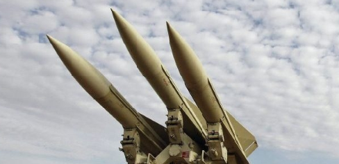 إطلاق 3 صواريخ “زلزال1” على تجمعات المرتزقة في نجران