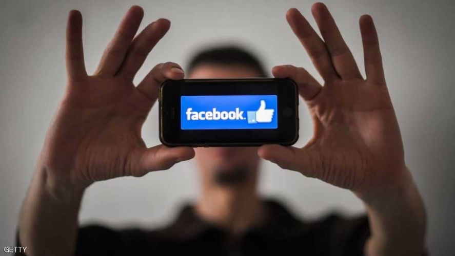 فيسبوك تخرج عن صمتها حول «تحدي السنوات العشر»
