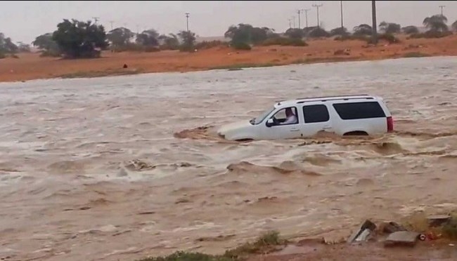  وفاة مقيم سوداني جراء انهمار الأمطار في المدينة المنورة