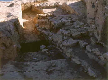 العثور على أساسات معبد يعود للفترة النبطية في موقع تل أحمر
