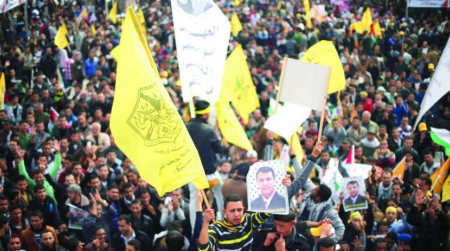  حماس تتحالف مع دحلان و تخرج بتظاهرات مشتركة ضد الرئيس الفلسطيني