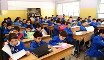عودة أكثر من 25 ألف طالب فئة ب إلى مقاعد الدراسة في دير الزور