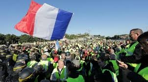  فرنسا تقر بمحاكمة متظاهرين فرنسيين