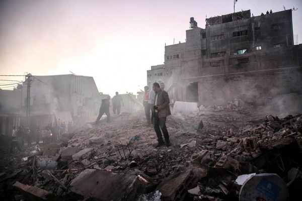 كيان الاحتلال يدمر مبنى وسط غزة و إصابات نتيجة العدوان   