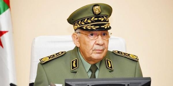 رئيس الأركان الجزائري يدعو لإعلان شغور منصب الرئاسة وفق المادة 102 من الدستور  