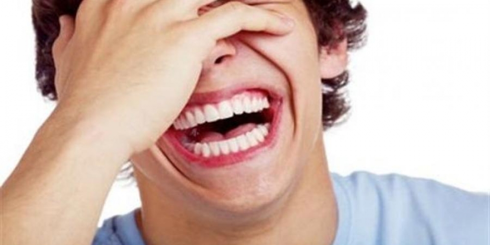 الضحك 30 دقيقة في اليوم يساعد في إطالة العمر   