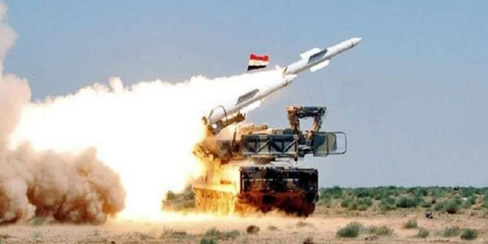 دفاعاتنا الجوية تتصدى لصواريخ اسرائيلية على أحد المواقع العسكرية باتجاه مدينة مصياف 