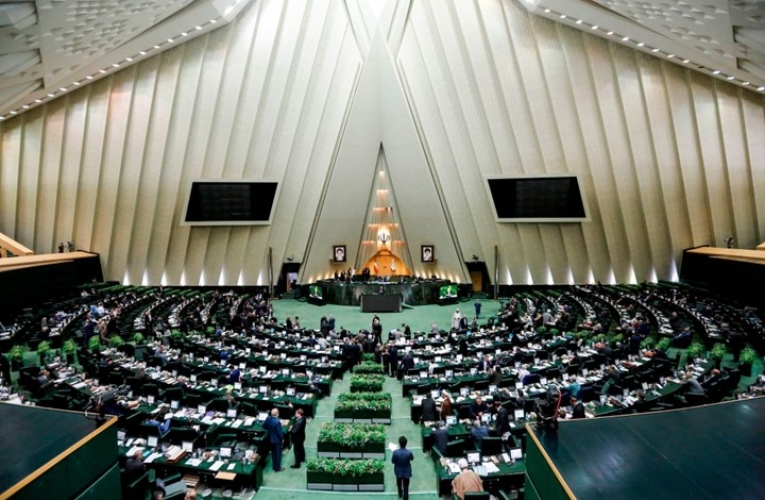  البرلمان الايراني يكلف الخارجية للعمل على اغلاق القواعد الاميركية بالمنطقة و سيلاحق متزعمي سنتكوم