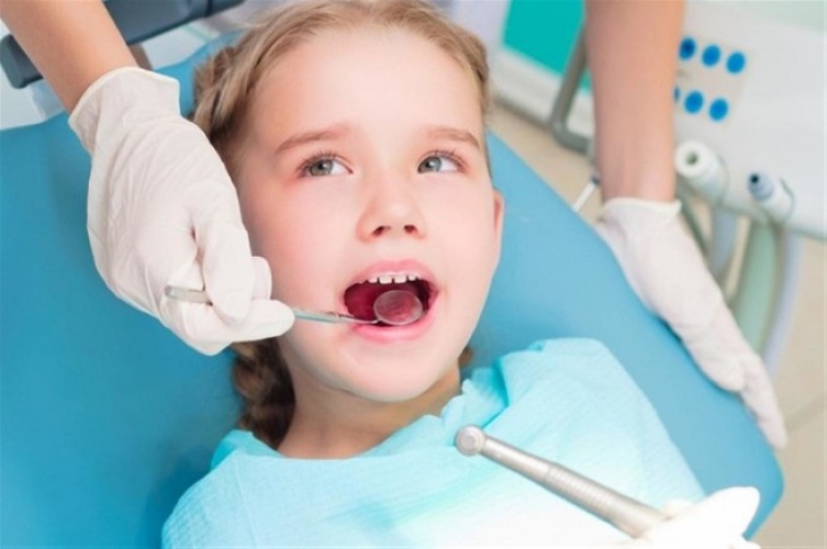 دراسة: إصابة أسنان الأطفال بالتسوس لا ترتبط بعوامل وراثية