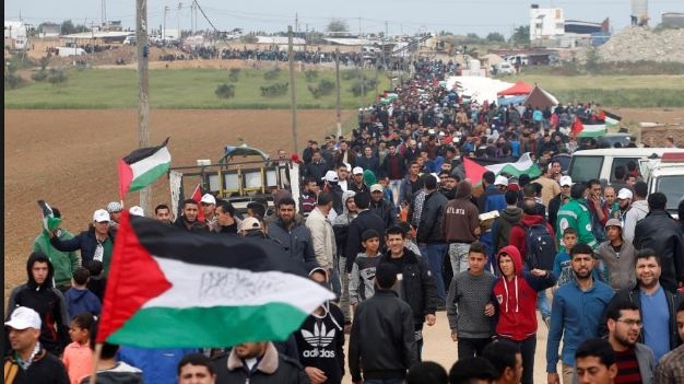 إصابة 40 فلسطينياً جراء اعتداء الاحتلال على مسيرات جمعة (الجولان عربي سوري) في غزة   